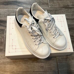 Alexander McQueen Men's White and Black Trainers